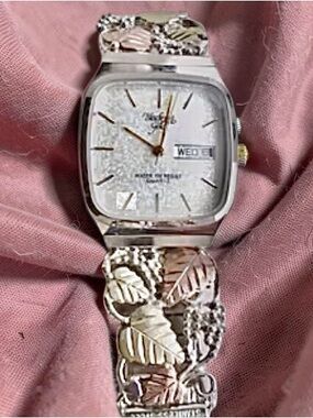 Men’s Black Hills Gold Watch Solid Silver Tips (13 grams) w/ 8 Large Gold Leave